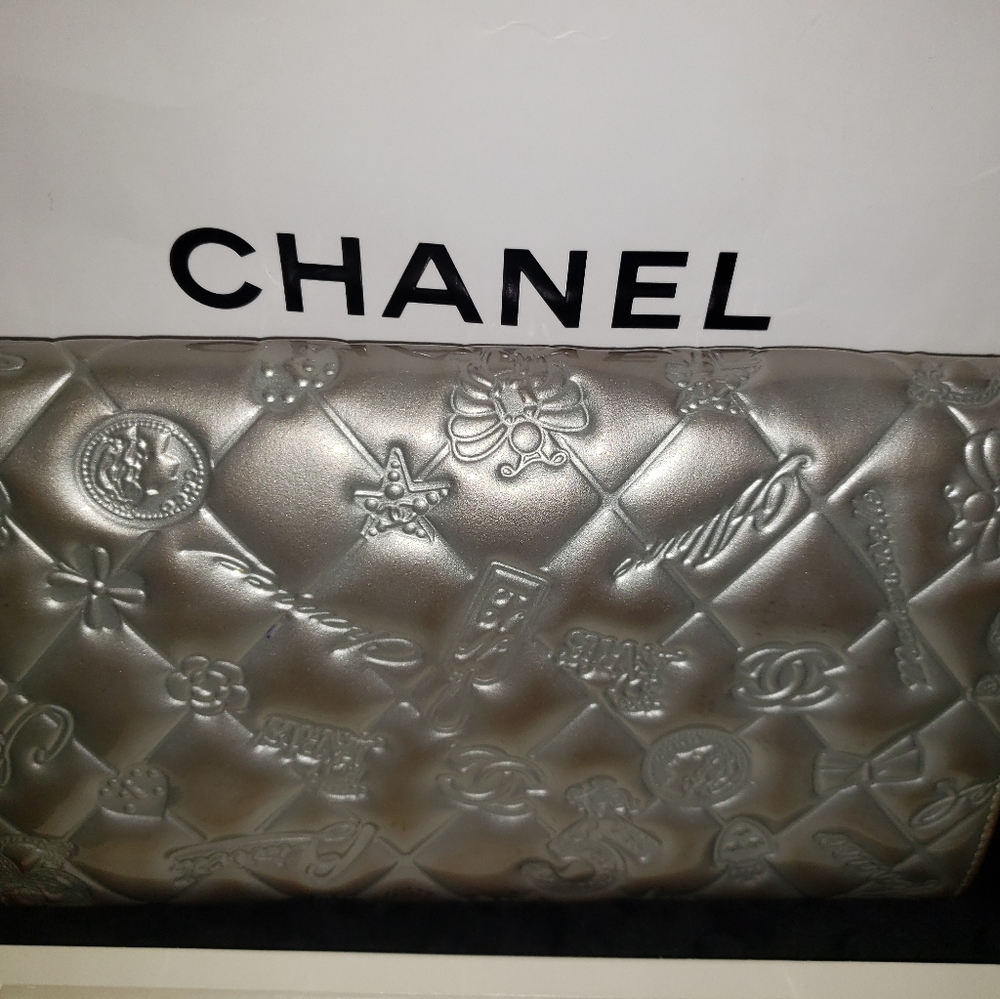 Chanel Wallet - Picture 4 of 16